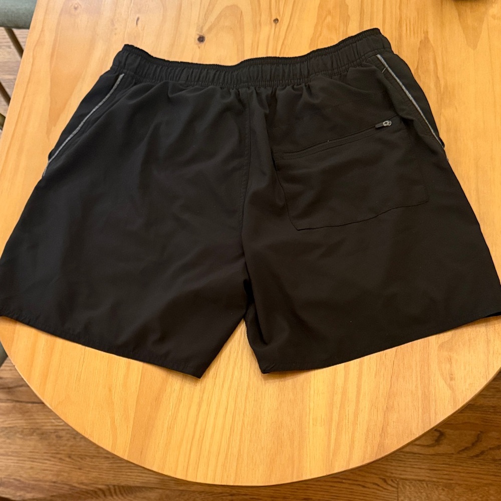 Vuori Black and Gray Lined 5” Athletic Shorts - Size L - Picture 2 of 3